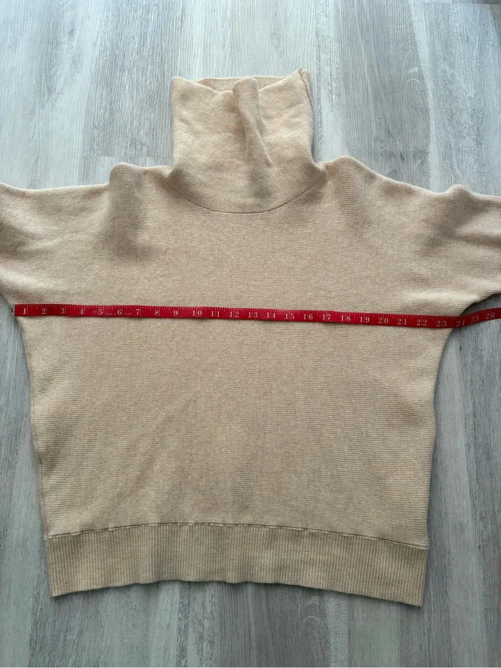 Tahari Extra Fine Merino Wool Oatmeal Turtleneck Sweater Size Large - Picture 8 of 10